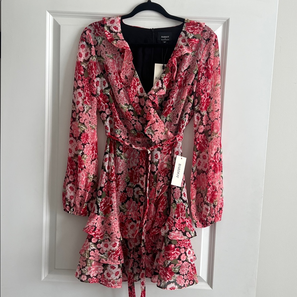 BARDOT Triple Frill Dress Color: Pink Gardenia Size 6 NWT - Picture 3 of 10